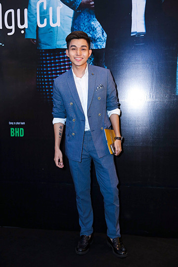 Trường Giang - Nhã Phương mặc đồ đôi đi xem phim "Đảo của dân ngụ cư" ảnh 16