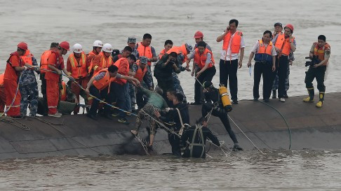 Hàng trăm người cao tuổi mất tích trong vụ chìm tàu Ngôi sao phương Đông ảnh 2