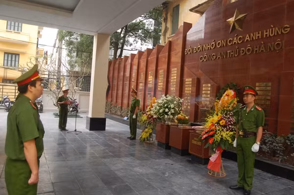 Tri ân công ơn của các Anh hùng liệt sỹ Công an Thủ đô ảnh 4