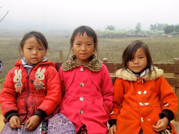 Ánh mắt con trẻ trong veo giữa miền sơn cước Hang Kia ảnh 11