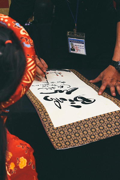 Người dân Thủ đô đổ xô đi xin chữ đầu năm mới ảnh 5