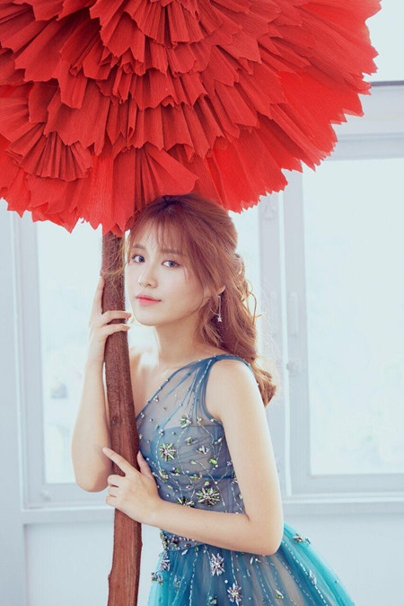 Nữ ca sĩ Hàn Quốc Han Sara thể hiện nhạc phim "Ông ngoại tuổi 30" ảnh 1