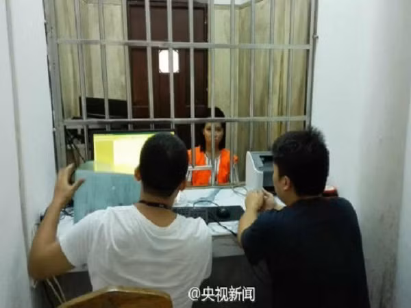 Vụ nổ Thiên Tân: Thiếu nữ 19 tuổi hoang báo... cha chết để trục lợi 100.000 nhân dân tệ ảnh 2