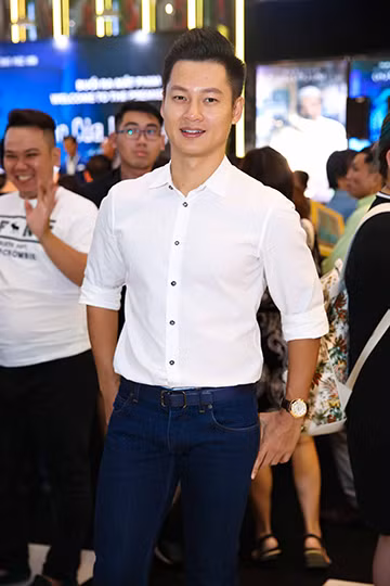 Trường Giang - Nhã Phương mặc đồ đôi đi xem phim "Đảo của dân ngụ cư" ảnh 13