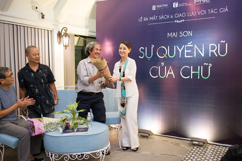 Nhà văn, dịch giả Mai Sơn ra mắt sách tiểu luận "Sự quyến rũ của chữ" ảnh 5