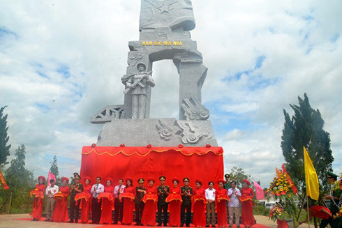 Khánh thành công trình Tượng đài Chiến sĩ CAND bảo vệ giới tuyến ảnh 1