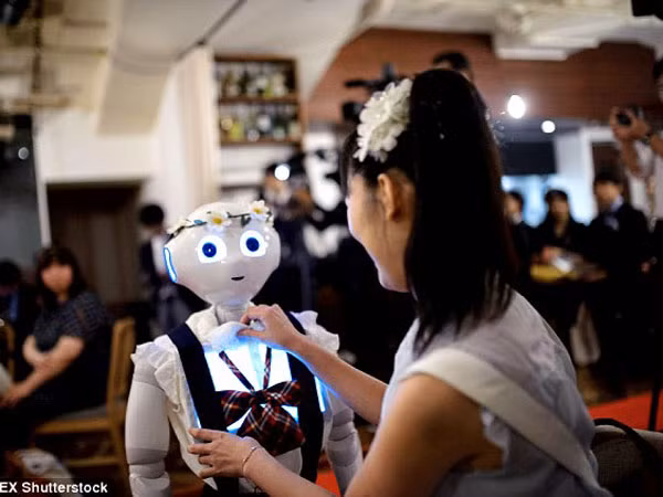 Tròn mắt xem đám cưới robot đầu tiên trên thế giới tại Nhật Bản ảnh 9
