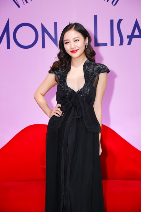 Văn Mai Hương chính thức ra mắt MV "Mona Lisa" ảnh 1