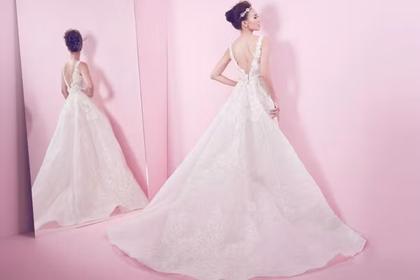 Diễn viên Lan Ngọc khoe vẻ gợi cảm dịu dàng của tân nương ảnh 4