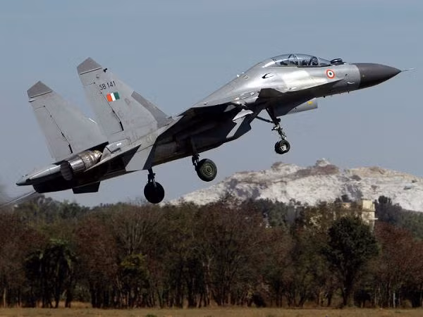 Ấn Độ sẽ mua Su-30 của Nga thay thế Rafale của Pháp ảnh 1