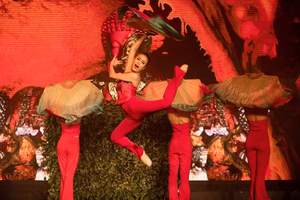 Hoàng Thuỳ Linh trình diễn "Bánh trôi nước", Vĩnh Thụy giật giải "mặc đẹp trong đêm" ảnh 7