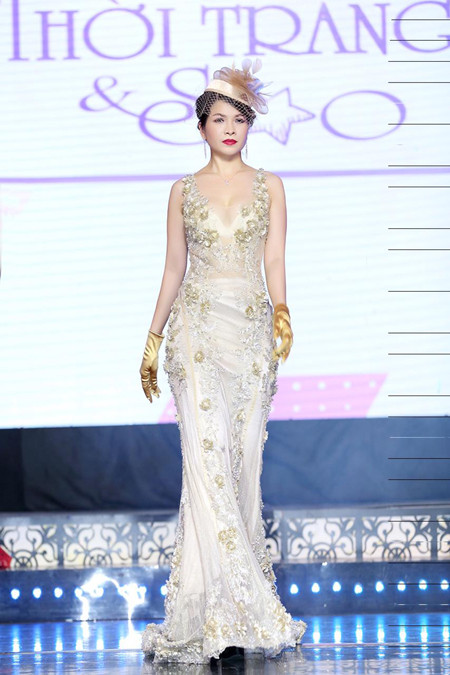 Hoa hậu Lê Thanh Thúy làm vedette trong show thời trang đầu năm mới ảnh 1 Hoa hậu Lê Thanh Thúy làm vedette trong show thời trang đầu năm mới ảnh 1