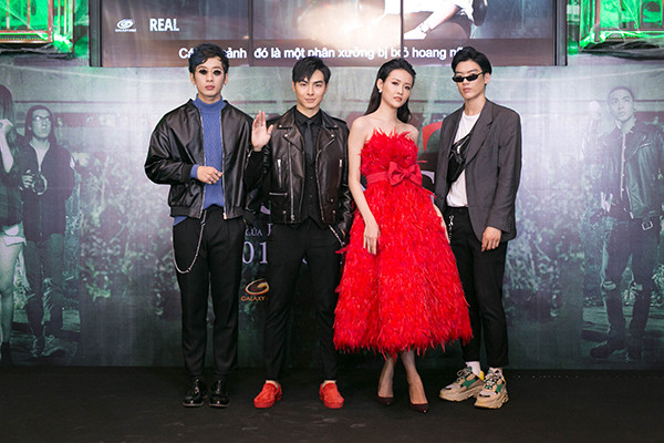 Vợ chồng Lâm Khánh Chi và dàn sao Việt hào hứng ghé thăm "Xưởng 13" ảnh 9