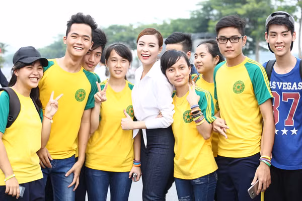 Hoàng Thuỳ Linh biểu diễn cực sung khiến khán giả đứng ngồi không yên ảnh 7