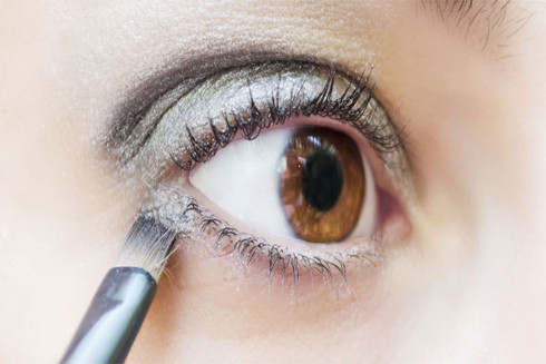 Mẹo sử dụng bút kẻ mắt trắng để mắt đẹp hơn ảnh 1