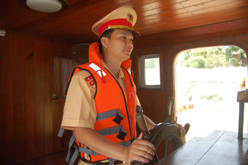 Chặn đứng những nguy cơ chết người trên sông nước ảnh 1