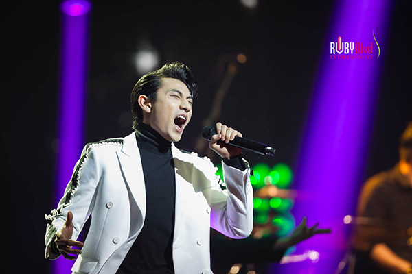 Hồng Ngọc bùng nổ với 4000 khán giả tại liveshow "20 năm tình đời" ảnh 15