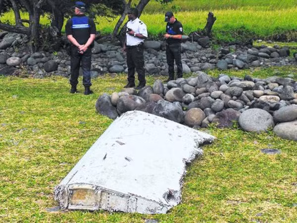 Pháp xác nhận mảnh vỡ trên đảo Reunion là của MH370 ảnh 1