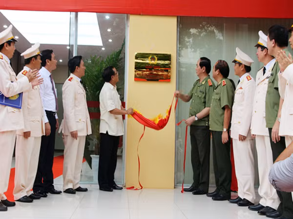 Cảnh sát PC&CC Hà Nội: Đón nhận Huân chương Chiến công hạng Nhất ảnh 1