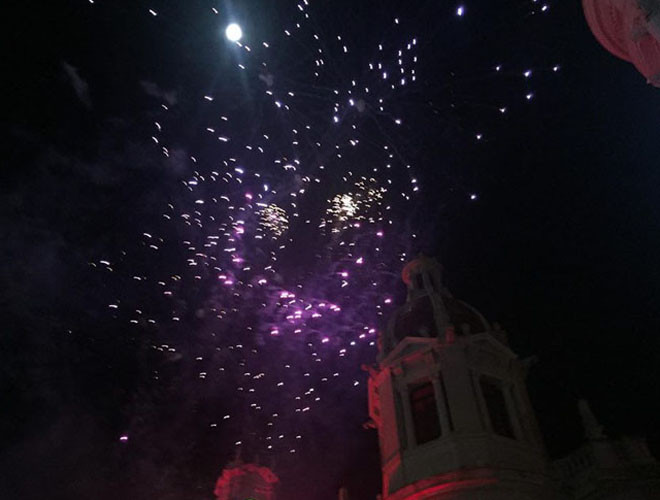 Độc đáo Tây Ban Nha: Đêm giao thừa ăn nho xanh, mặc đồ chíp đỏ để "đỏ" cả năm ảnh 8