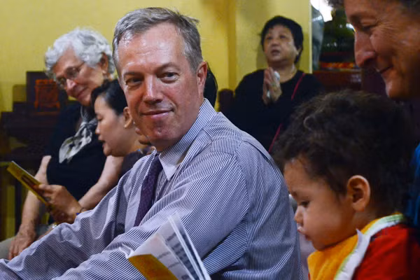 Đại sứ Mỹ tại Việt Nam Ted Osius dự Lễ Vu Lan tại chùa Quán Sứ ảnh 7