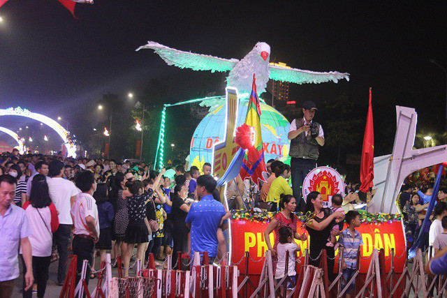 Hàng vạn du khách trẩy hội Đền Hùng năm 2018 ảnh 2