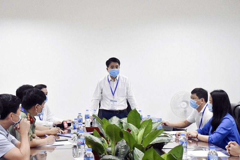 Chủ tịch Hà Nội kiểm tra công tác phòng dịch Covid-19, động viên thí sinh thi tốt nghiệp THPT ảnh 2