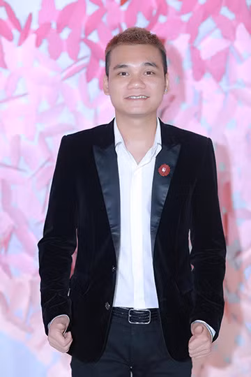 MC Thành Trung rạng rỡ đón dâu bằng xe sang Maybach ảnh 10