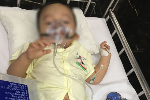 Gia cảnh bi đát của cháu bé bị bạo hành và bỏ rơi tại bệnh viện ảnh 1