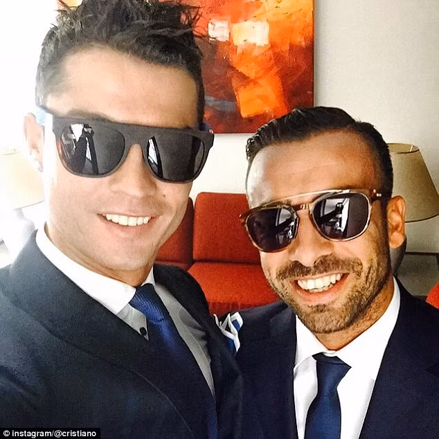 Ronaldo là chuyên gia chụp ảnh "tự sướng" ảnh 5