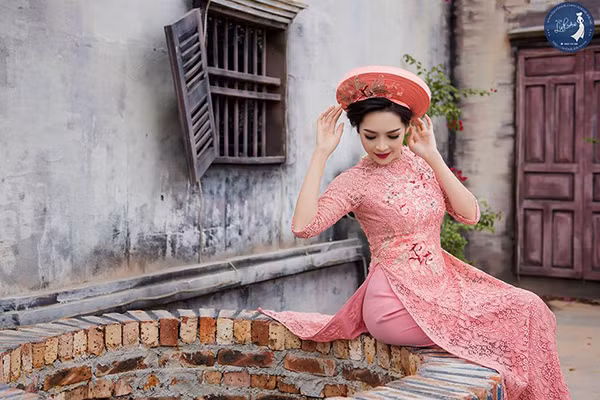 Ấn tượng hotgirl phẫu thuật thẩm mỹ trong bộ sưu tập áo dài cưới ảnh 9 Ấn tượng hotgirl phẫu thuật thẩm mỹ trong bộ sưu tập áo dài cưới ảnh 9