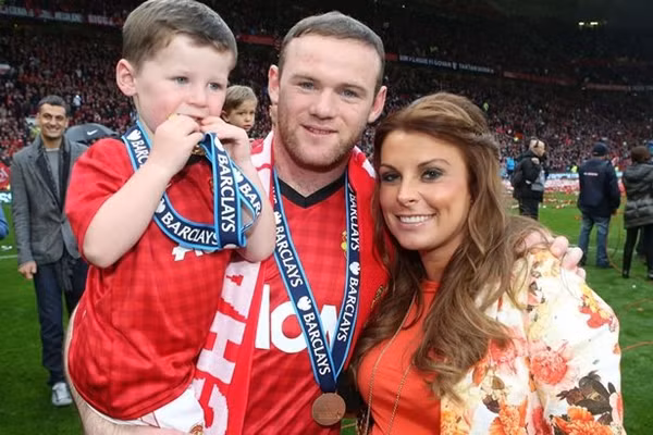 Rooney thích làm thơ và thường viết thư tình cho vợ ảnh 5