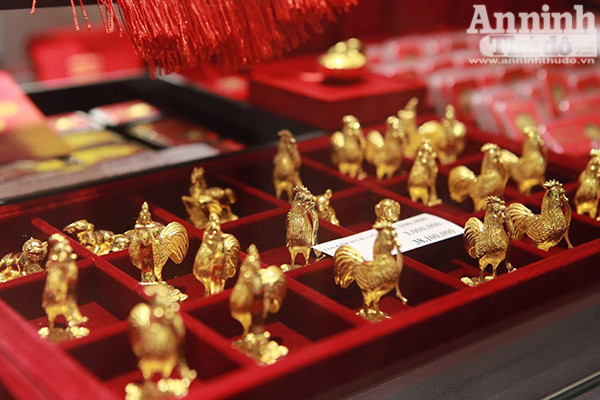 Thêm hình ảnh người Hà Nội xếp hàng mua vàng ngày vía thần tài ảnh 12 Thêm hình ảnh người Hà Nội xếp hàng mua vàng ngày vía thần tài ảnh 12