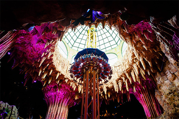 Bà Nà Hills giảm giá vé cáp treo, du khách thỏa sức khám phá xứ sở Cầu Vàng ảnh 3