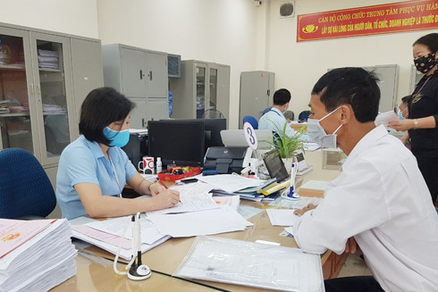 Viên chức bị kỷ luật cảnh cáo không được nâng lương ảnh 2