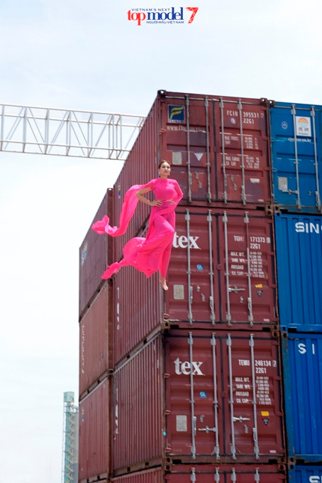 Bay xuống từ độ cao 15m, Host Thanh Hằng bị trầy tay, xước da ảnh 3