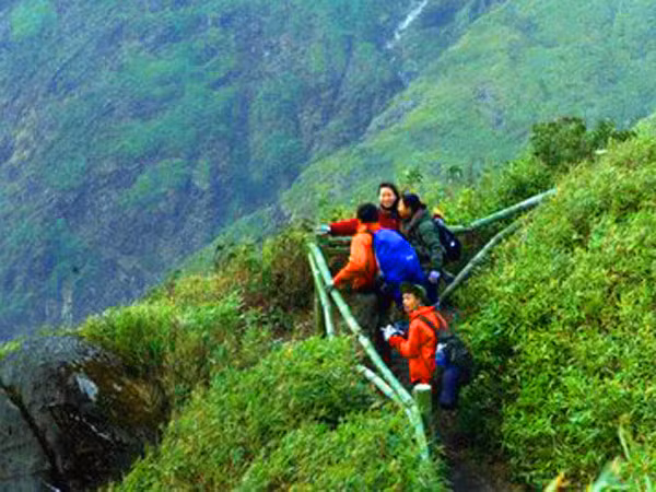 Mạo hiểm đi phượt giữa thời tiết xấu ảnh 1