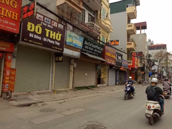 ‘Diện mạo’ hàng quán ở Hà Nội sáng 28-3, sau chủ trương tạm đóng cửa phòng chống dịch Covid-19 ảnh 13