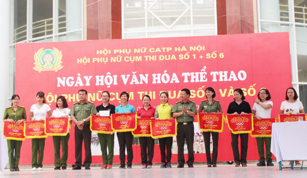 Sôi nổi ngày hội thể thao của phụ nữ 2 cụm thi đua Công an Hà Nội ảnh 4