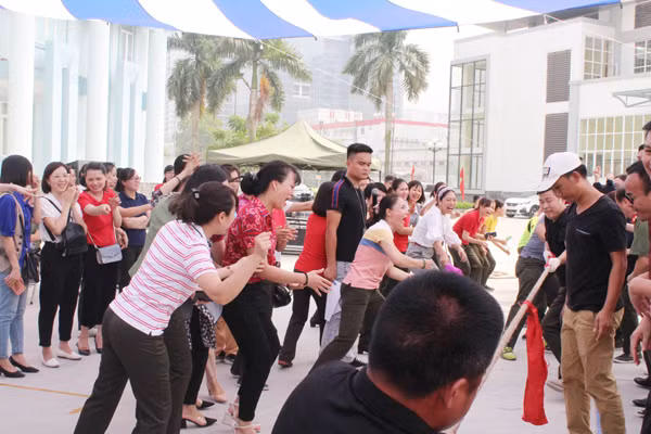 Sôi nổi ngày hội thể thao của phụ nữ 2 cụm thi đua Công an Hà Nội ảnh 3