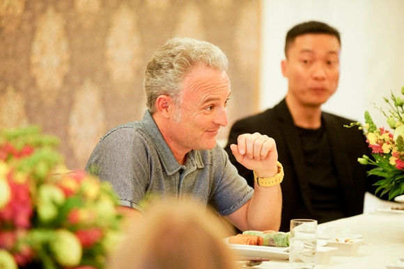 Lý Nhã Kỳ hội ngộ nhà đồng sản xuất Angel's Face tại Việt Nam ảnh 1