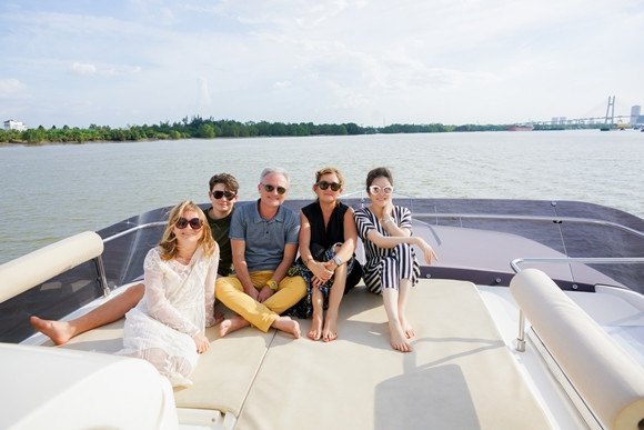 Lý Nhã Kỳ hội ngộ nhà đồng sản xuất Angel's Face tại Việt Nam ảnh 3