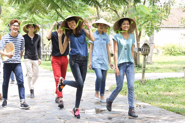 Top 10 Vietnam’s Next Top Model 2015 tìm hiểu về áo dài Việt Nam ảnh 8