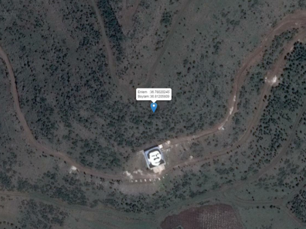 UAV Thổ Nhĩ Kỳ phá hủy bức chân dung khổng lồ của người sáng lập Đảng PKK ở Afrin ảnh 1