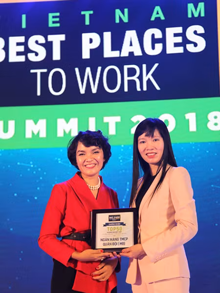 MB thăng hạng vào Top 3 nơi làm việc tốt nhất Việt Nam ngành ngân hàng 2017 ảnh 2