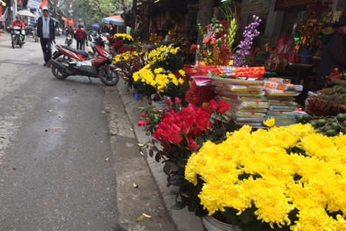 Đốt vàng mã - tập tục lạc hậu cần xóa bỏ (1): Người Hà Nội "đốt" 400 tỷ đồng mỗi năm ảnh 3