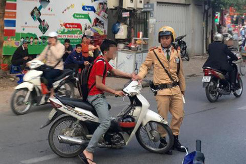 Vi phạm giao thông, chống đối CSGT có bị truy cứu trách nhiệm hình sự? ảnh 1