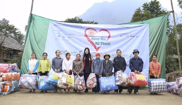 Hoa hậu Ngọc Anh mang đông ấm về xứ Thanh ảnh 8