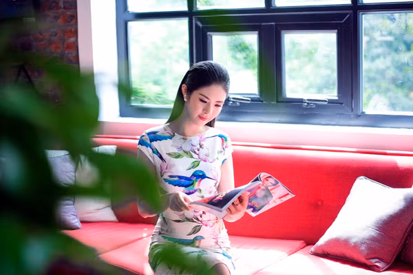 "Mát mắt" với hình ảnh MC - Hoa hậu Ngọc Hân ảnh 1