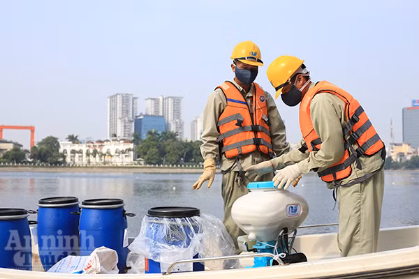 Cận cảnh xử lý nước hồ Hà Nội bằng công nghệ Redoxy-3C ảnh 6